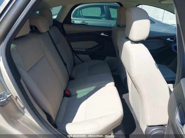 Ford FOCUS SE 2017 1FADP3K29HL284998 Image 8