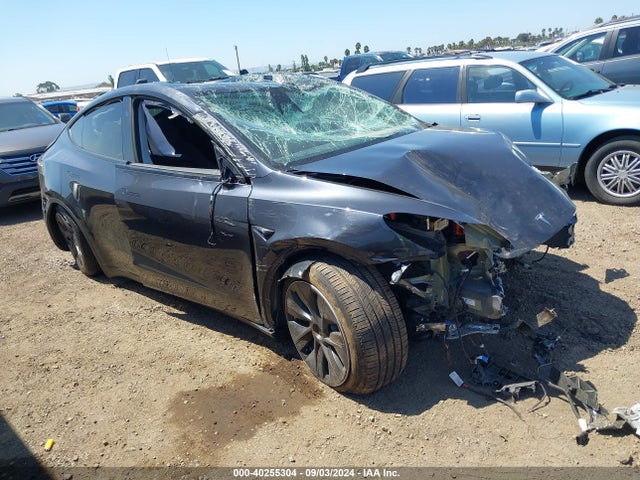 2024 TESLA MODEL Y 7SAYGDEE8RA246903 Photo 0