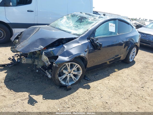 2024 TESLA MODEL Y 7SAYGDEE8RA246903 Photo 1