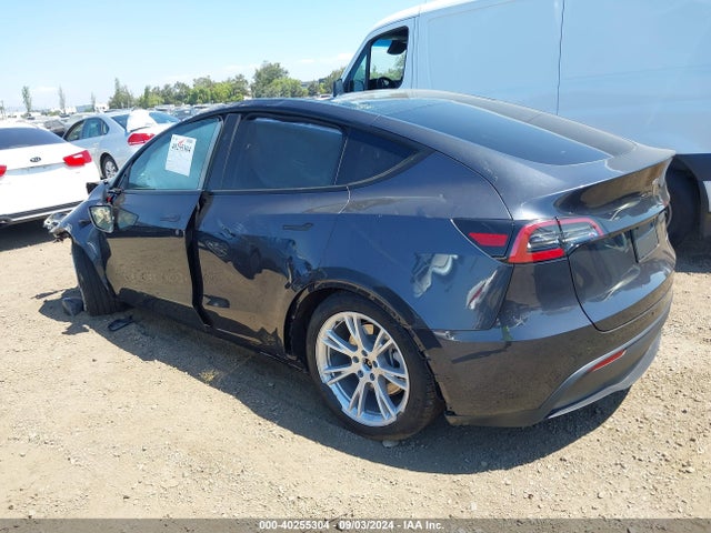 2024 TESLA MODEL Y 7SAYGDEE8RA246903 Photo 2