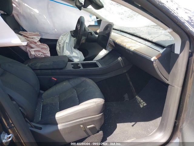 2024 TESLA MODEL Y 7SAYGDEE8RA246903 Photo 4