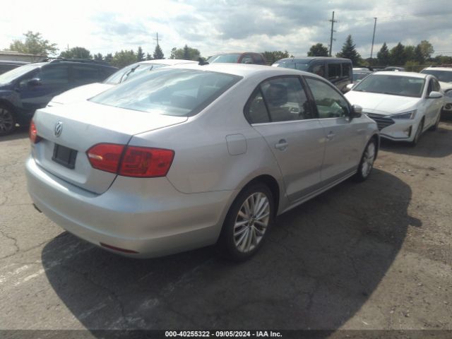 3VWL17AJ3EM374470 Volkswagen Jetta 1.8t Sel