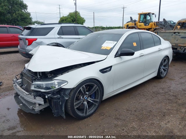 BMW M5 2014 WBSFV9C54ED097767 Image 2