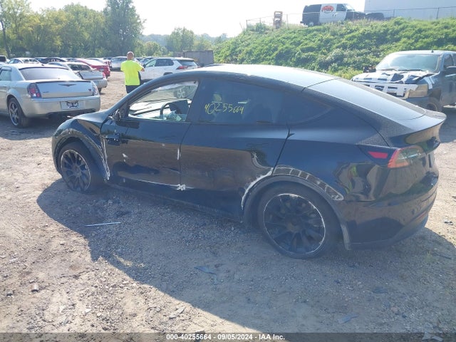 2021 TESLA MODEL Y 5YJYGDEE0MF120284 Photo 2