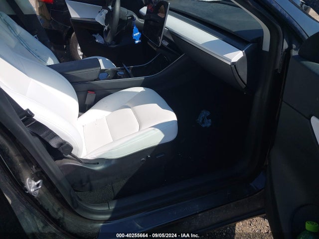 2021 TESLA MODEL Y 5YJYGDEE0MF120284 Photo 4
