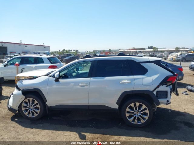 2T3C1RFV6NW197518 Toyota Rav4 Xle Premium