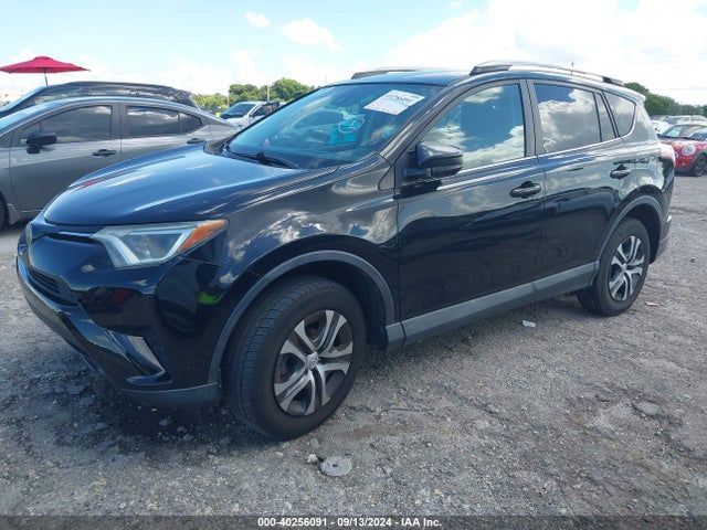 Toyota RAV4 LE 2018 2T3ZFREV9JW427107 Image 2