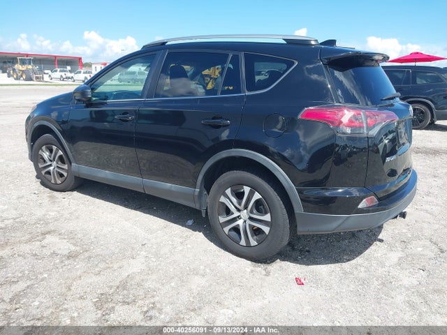 Toyota RAV4 LE 2018 2T3ZFREV9JW427107 Image 3