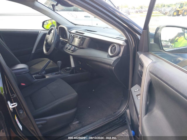Toyota RAV4 LE 2018 2T3ZFREV9JW427107 Image 5