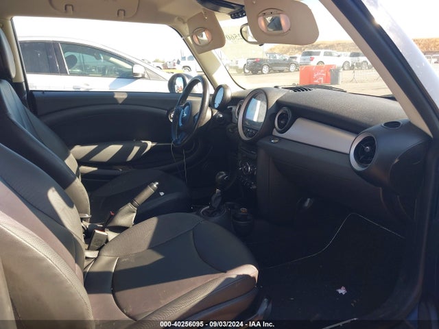2011 MINI COOPER WMWSU3C57BT098903 Photo 4