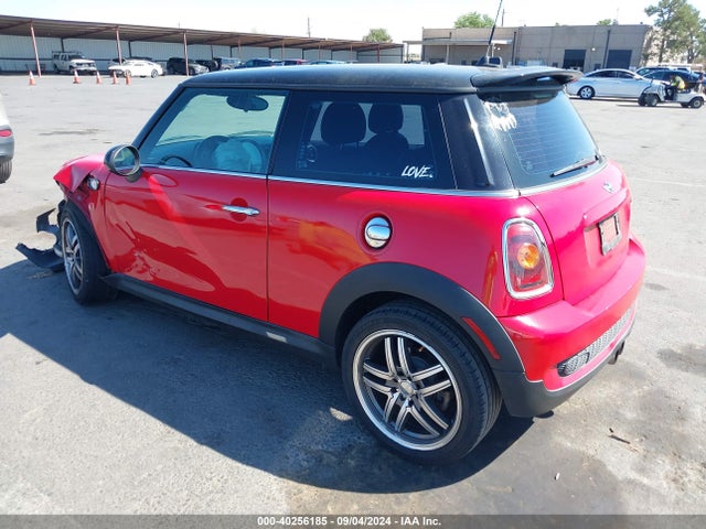 2010 MINI COOPER S WMWMF7C51ATW89091 Photo 2