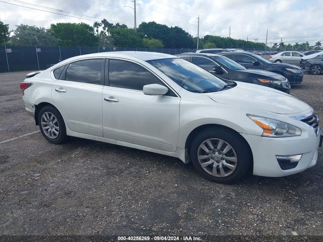 Nissan Altima 2.5 S 2015 1N4AL3AP1FC142847 Image 1