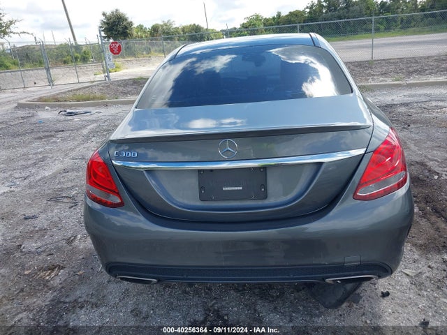 55SWF4JB0HU228978 Mercedes-Benz C 300 Luxury/sport