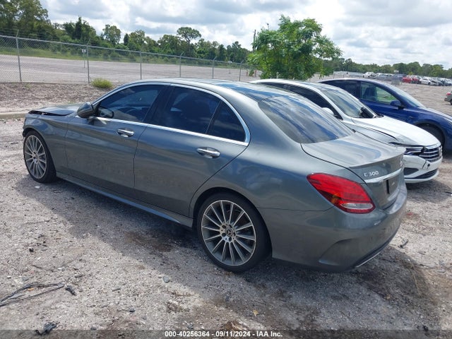 55SWF4JB0HU228978 Mercedes-Benz C 300 Luxury/sport