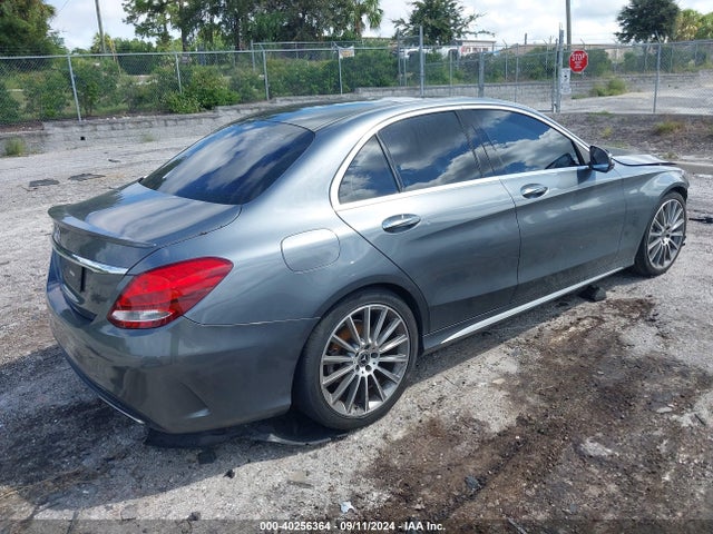 55SWF4JB0HU228978 Mercedes-Benz C 300 Luxury/sport