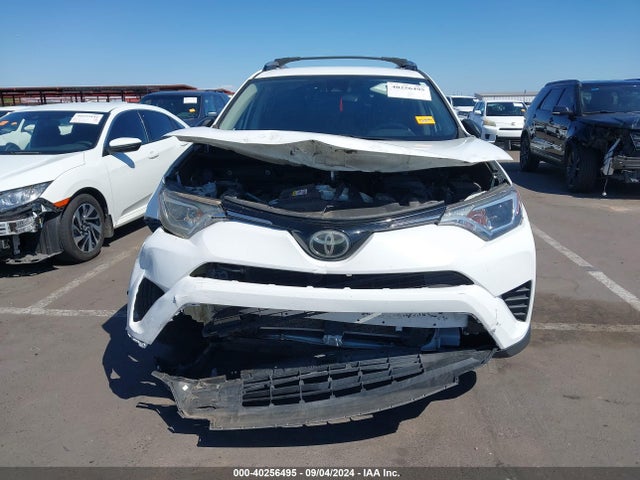 Toyota RAV4 LE 2018 JTMZFREVXJJ205674 Image 13