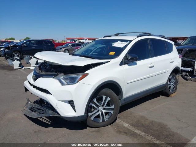 Toyota RAV4 LE 2018 JTMZFREVXJJ205674 Image 2
