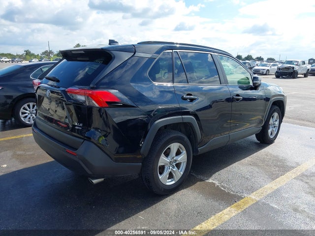 Toyota Rav4 Xle 2019 JTMP1RFV9KD005566 Image 4