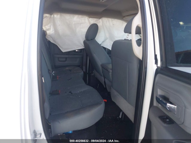 1C6RR7GG4JS300680 RAM 1500 Slt Quad Cab 4x4 6'4 Box