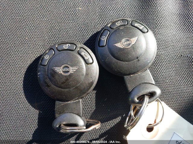 2010 MINI COOPER S WMWMF7C58ATZ34551 Photo 10