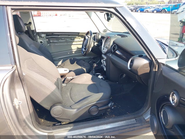 2010 MINI COOPER S WMWMF7C58ATZ34551 Photo 4