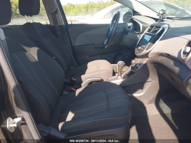 Chevrolet Sonic Lt Auto 2017 1G1JD5SG6H4118860 Image 5