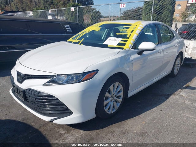 Toyota CAMRY LE 2019 4T1B11HK8KU705282 Image 2