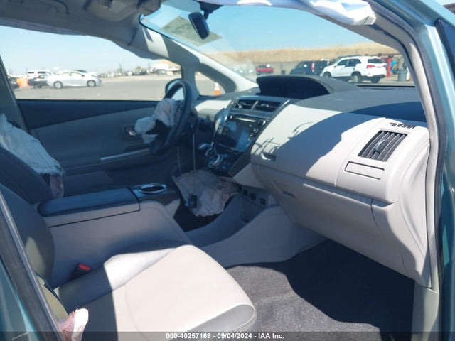 Toyota Prius V Four 2017 JTDZN3EUXHJ063988 Image 5