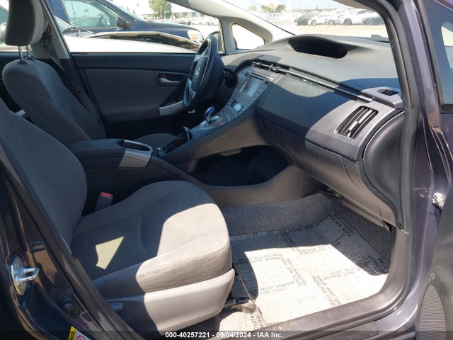 Toyota Prius Two 2015 JTDKN3DU5F0435307 Image 5