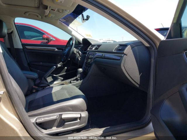1VWBT7A32GC012027 Volkswagen Passat 1.8t Se