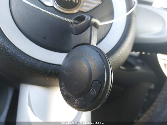 2009 MINI COOPER WMWMF335X9TW72066 Photo 10