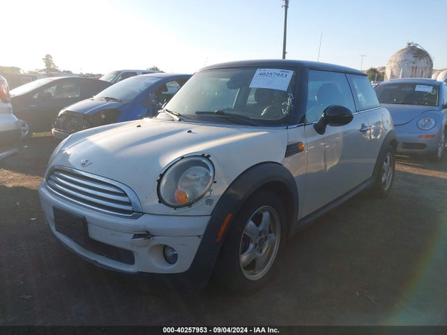 2009 MINI COOPER WMWMF335X9TW72066 Photo 1