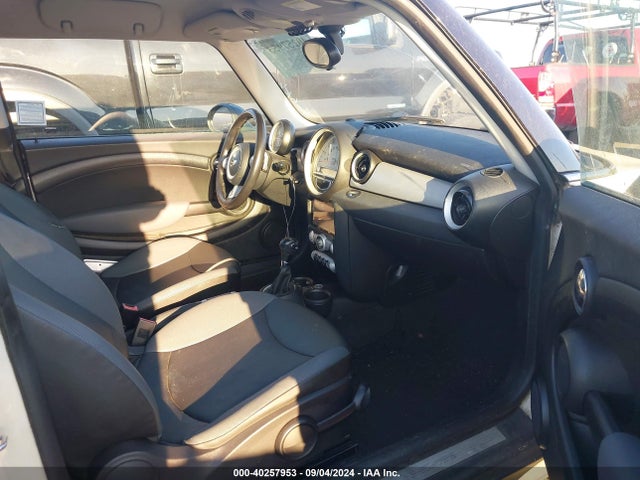 2009 MINI COOPER WMWMF335X9TW72066 Photo 4