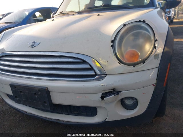 2009 MINI COOPER WMWMF335X9TW72066 Photo 5
