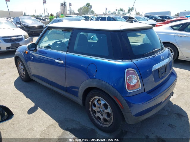 2012 MINI COOPER WMWSU3C55CT261954 Photo 2