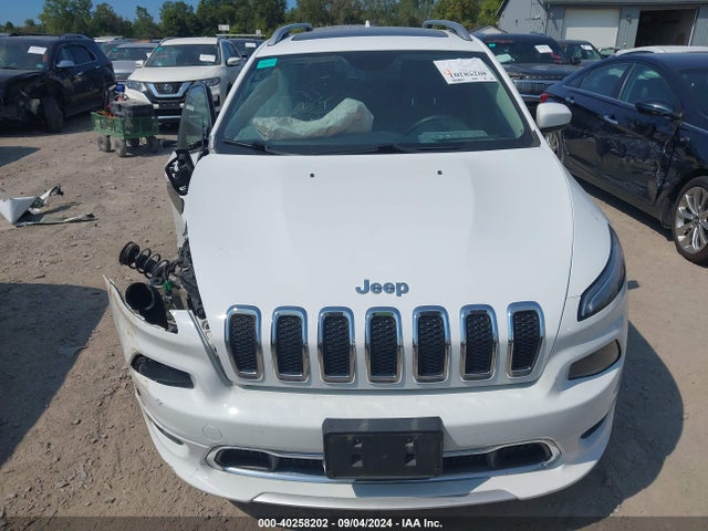 1C4PJMJX9JD594340 Jeep Cherokee Overland 4x4
