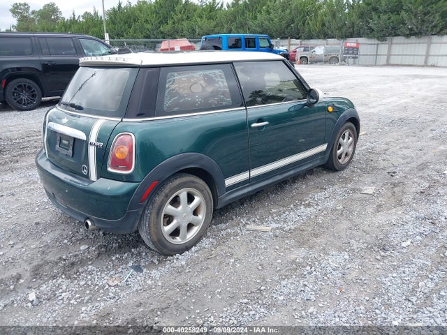 2007 MINI COOPER WMWMF33507TU60063 Photo 3