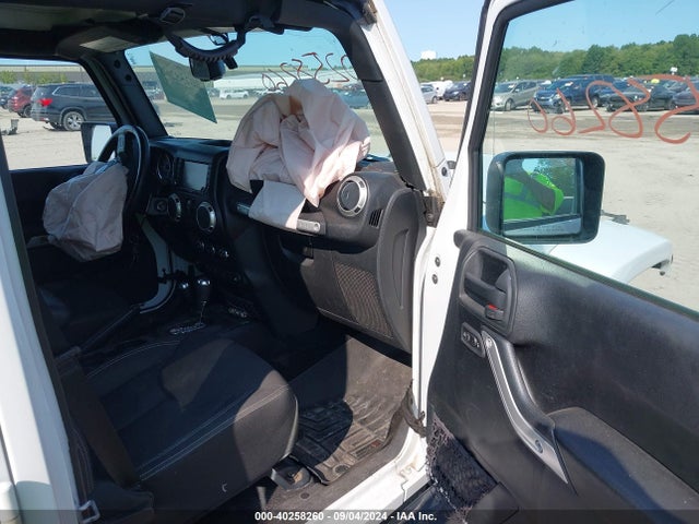 1C4HJWEG8GL313041 Jeep Wrangler Unlimited Sahara