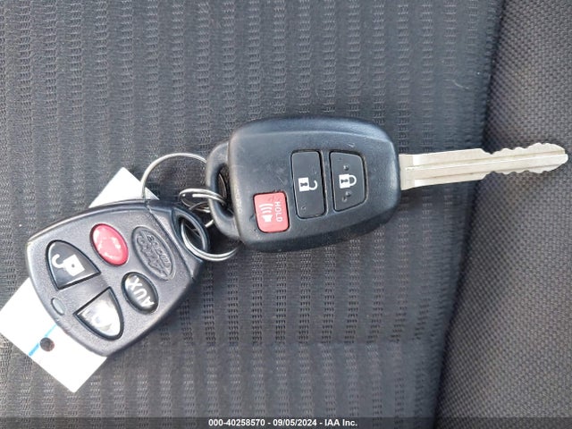 Toyota RAV4 LE 2016 JTMBFREV7GJ080465 Image 11