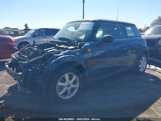 2010 MINI COOPER WMWMF3C50ATZ27716 Photo 1