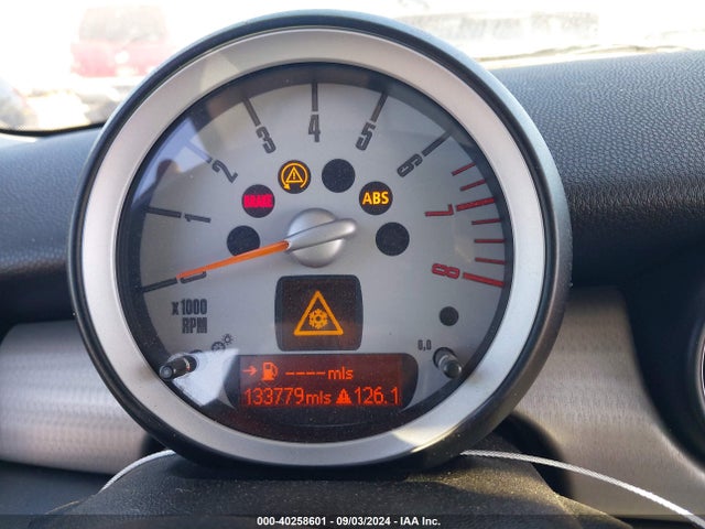 2010 MINI COOPER WMWMF3C50ATZ27716 Photo 6