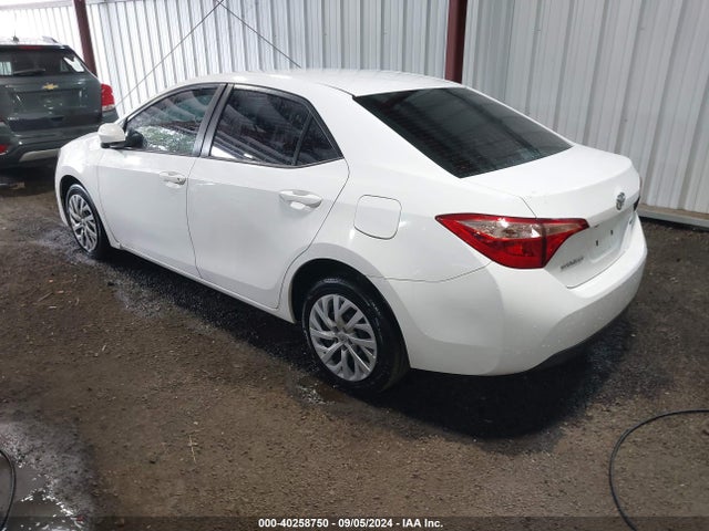 Toyota COROLLA LE 2017 5YFBURHE7HP644257 Image 3