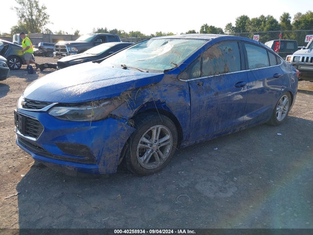 Chevrolet Cruze Lt Auto 2018 1G1BE5SM7J7210345 Image 2
