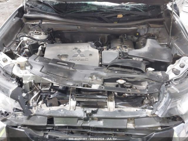 JA4AZ3A31JJ002205 Mitsubishi Outlander Es