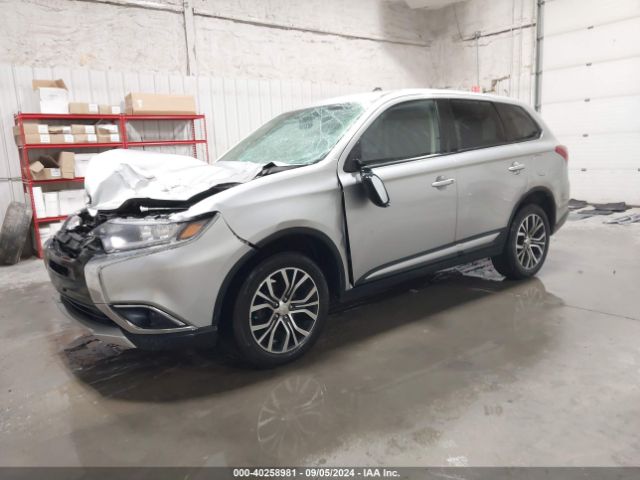 JA4AZ3A31JJ002205 Mitsubishi Outlander Es