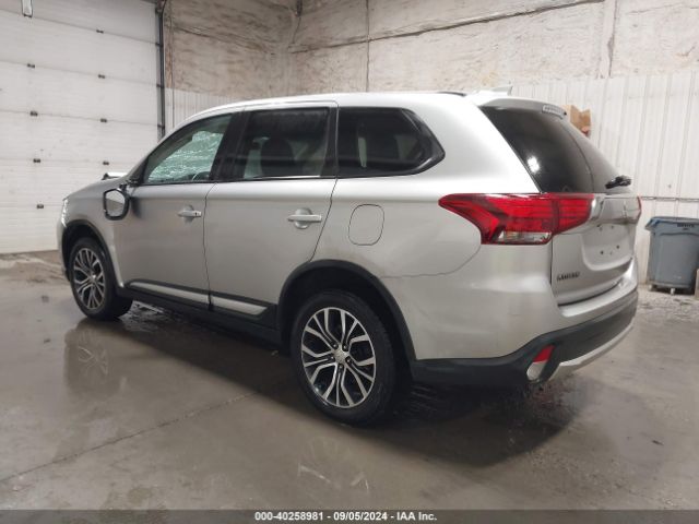 JA4AZ3A31JJ002205 Mitsubishi Outlander Es
