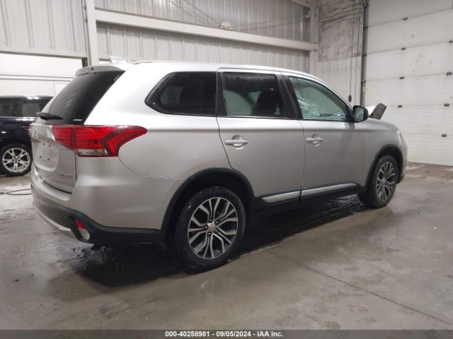 JA4AZ3A31JJ002205 Mitsubishi Outlander Es