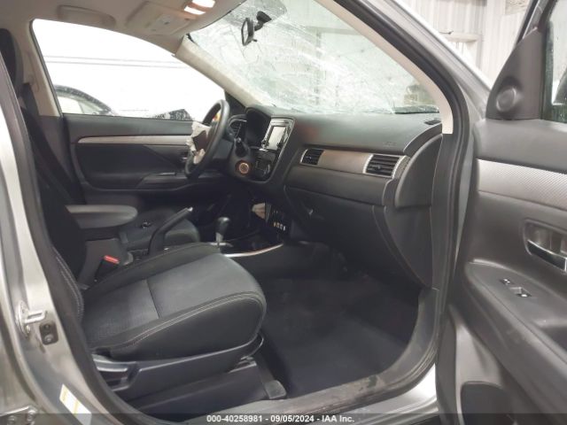 JA4AZ3A31JJ002205 Mitsubishi Outlander Es