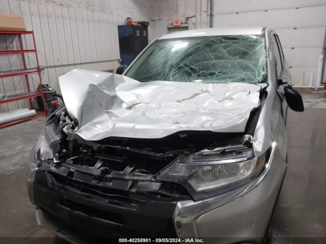 JA4AZ3A31JJ002205 Mitsubishi Outlander Es