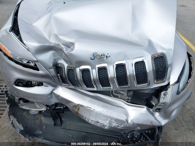1C4PJLCB8JD596124 Jeep Cherokee Latitude Fwd